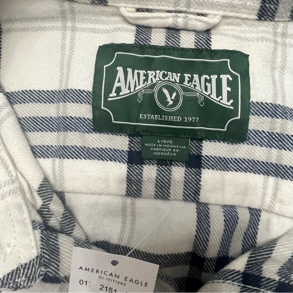 American Eagle Outfitters NWT Navy & Cream button down Flannel with pockets sz L - Picture 9 of 11